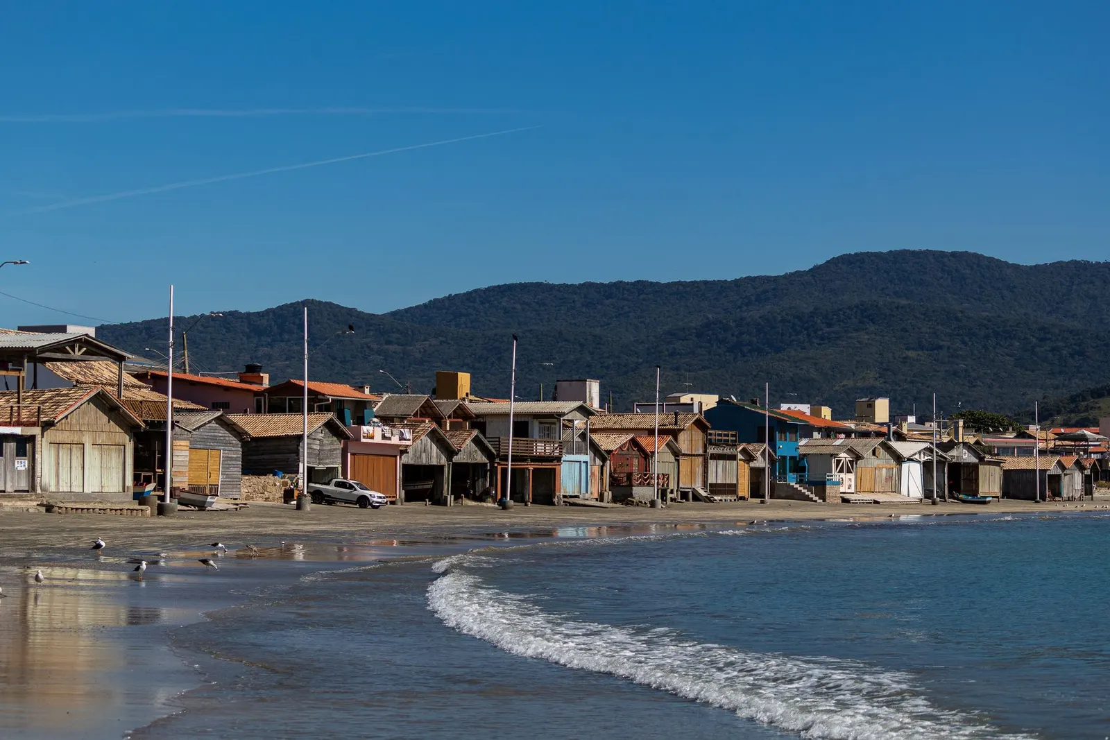 Ranchos de barco na Praia Central de Garopaba